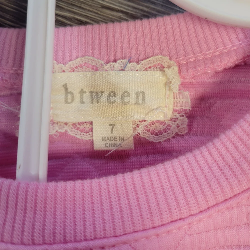 Between NWOT Girls Pink 2 PC Outfit With Heart Designs‎ Size 7 - Picture 3 of 3